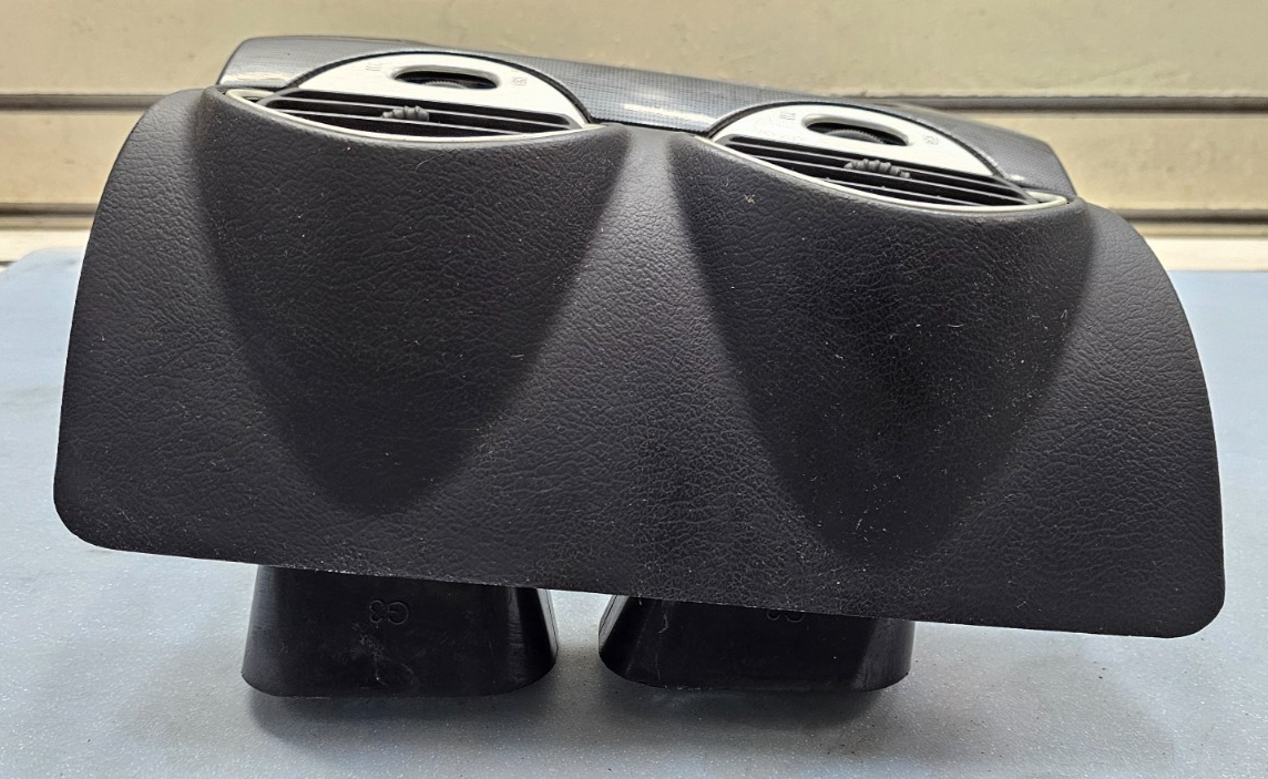 03-08 GMC ENVOY XL FRONT RADIO DASH VENT BEZEL CLIMATE CONTROL carbon fiber B45