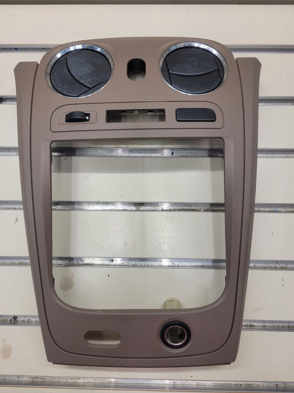 🔥2006-2011 Chevrolet HHR Center Dash Radio Trim w Vents and Switches OEM tan