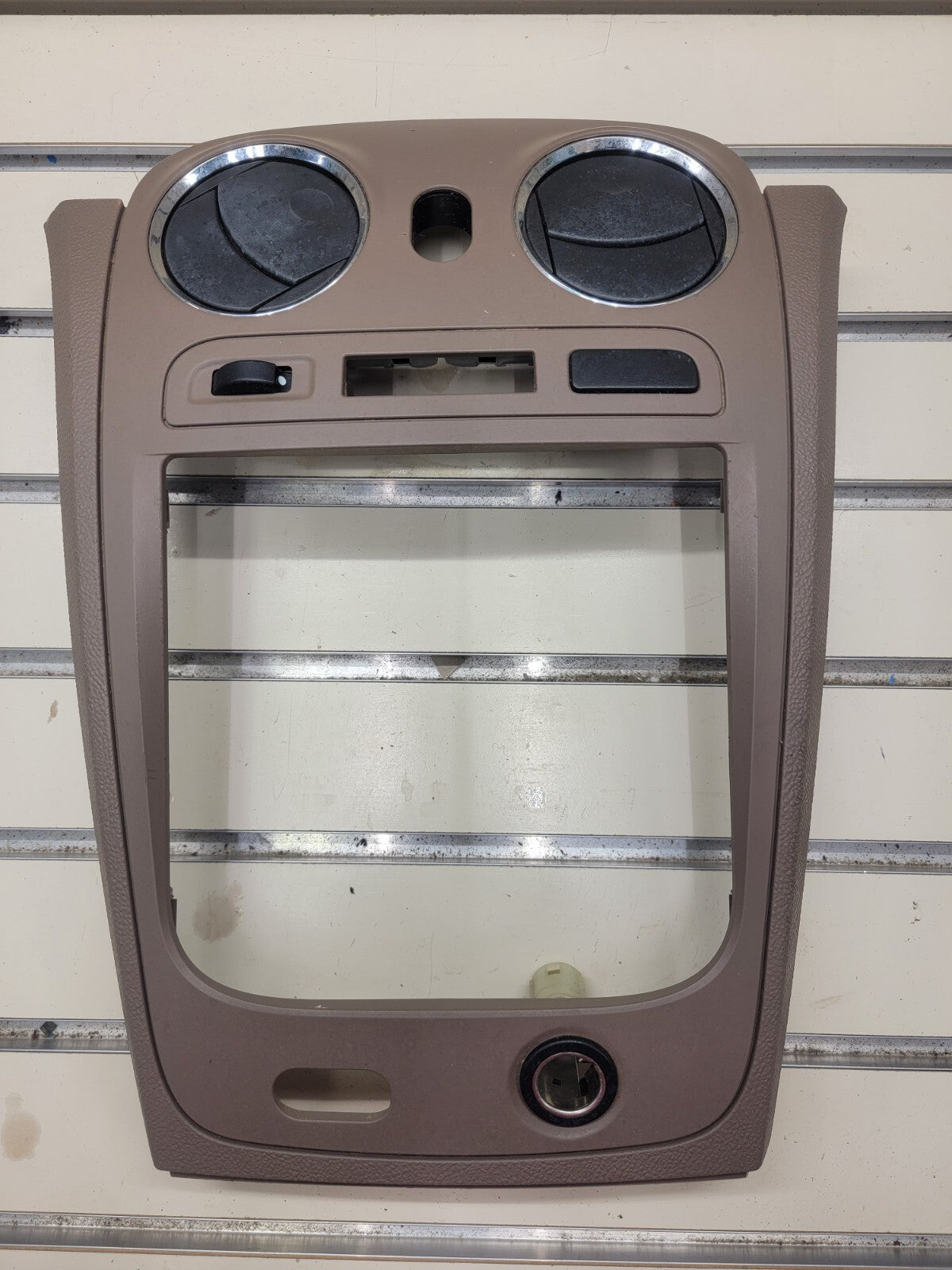 🔥2006-2011 Chevrolet HHR Center Dash Radio Trim w Vents and Switches OEM tan