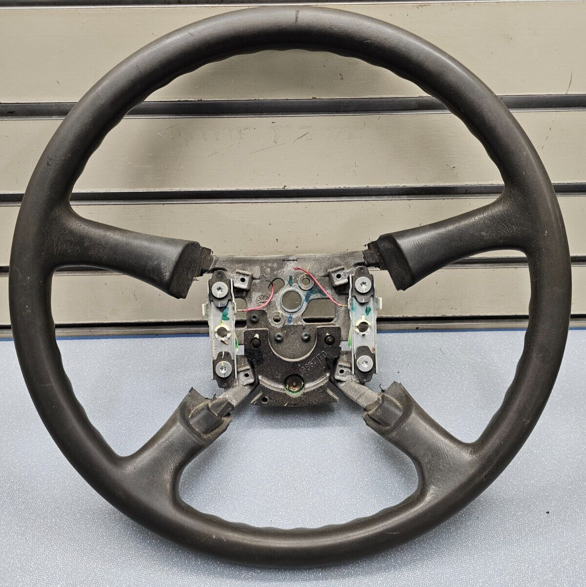 99-02 Chevy Silverado Tahoe Suburban Blazer SONOMA Steering Wheel Leather black