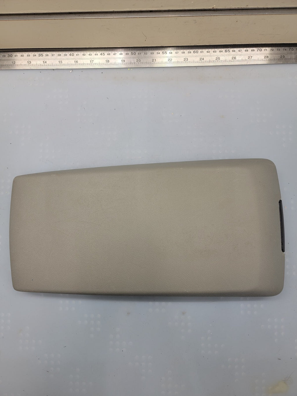 05-07 Chrysler 300 Dodge CHARGER Center Console ARMREST Lid Cover LIGHT GRAY L28