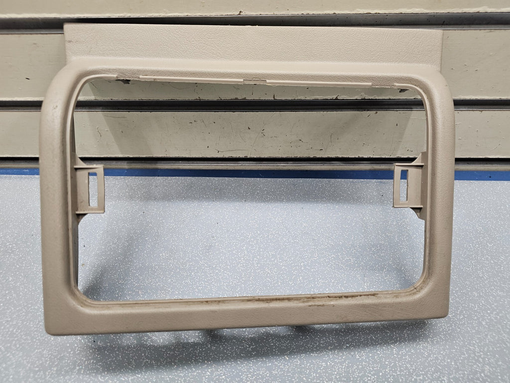 🔥03-06 CHEVY SILVERADO SIERRA DASH UPPER CENTER CONSOLE STORAGE CUBBY BEZEL TAN