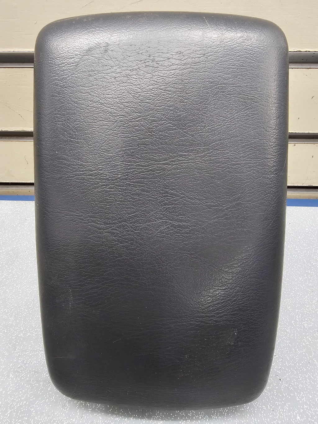 02-06 CAMRY SOLARA LEXUS ES330 CENTER CONSOLE LID ARM REST COVER ASSEMBLY BLACK