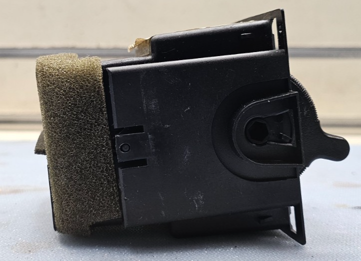 98-11 Grand Marquis Crown Victoria Dash Right Passenger AC Heater Air Vent Black
