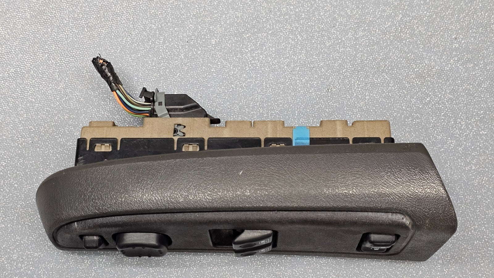 03-06 Silverado Sierra Power Left Driver Master Window Switch Assembly Black WS4
