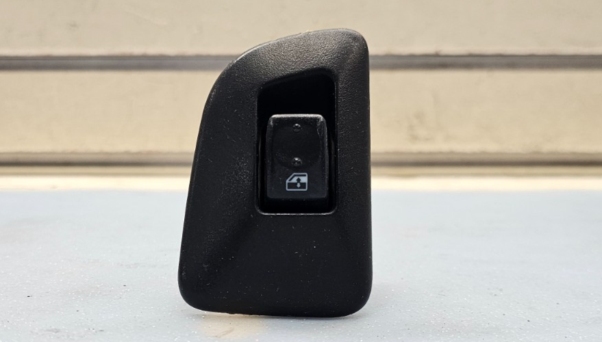 03-06 Silverado Tahoe Suburban Yukon Sierra Right Rear Window Door Switch Black