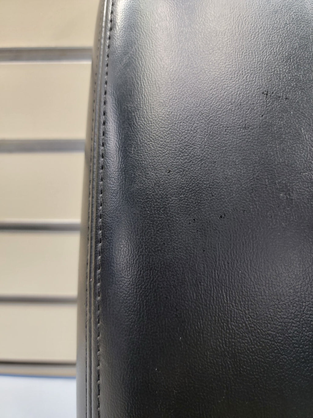 🔥2011-2018 Dodge Journey OEM Cetner Console Lid / Armrest Black Leather