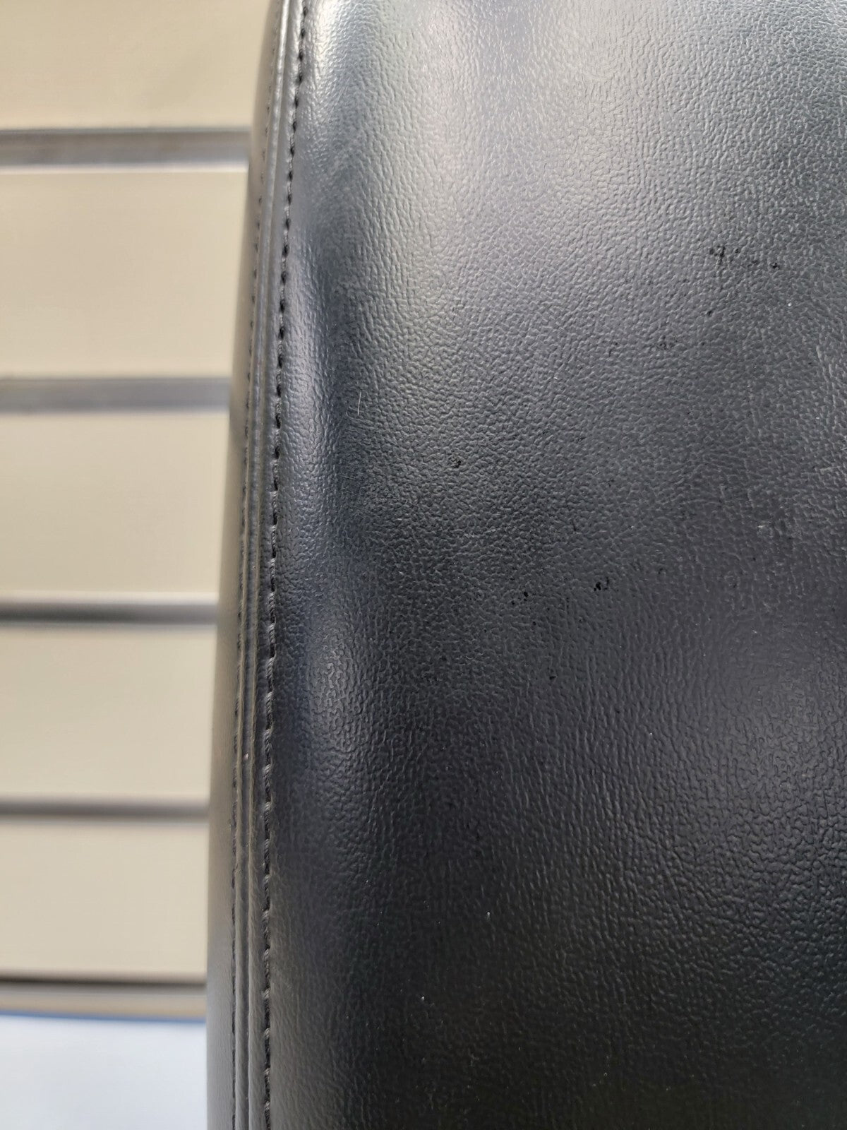 🔥2011-2018 Dodge Journey OEM Cetner Console Lid / Armrest Black Leather