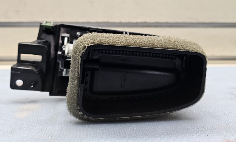 🔥07-13 Suburban TAHOE YUKON Dash A/C Air Vent Front Right Passenger Black VT16
