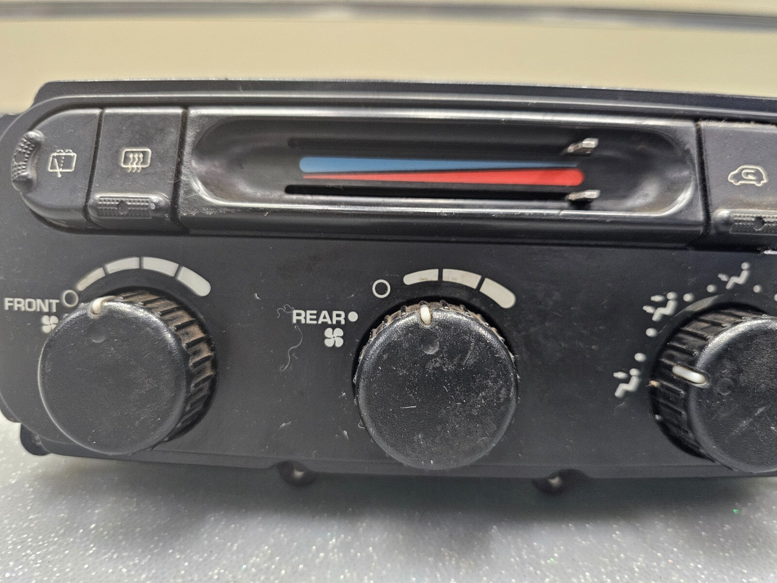 04-07 Dodge Caravan Town Country Dash AC Climate Temperature Heater Control OEM