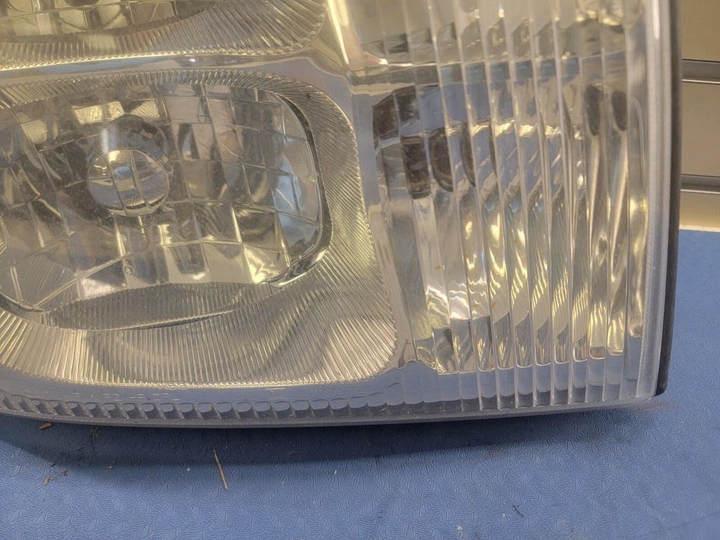 🔥03-06 Cadillac Escalade Headlight Right Passenger Assembly Bezel GENUINE OEM