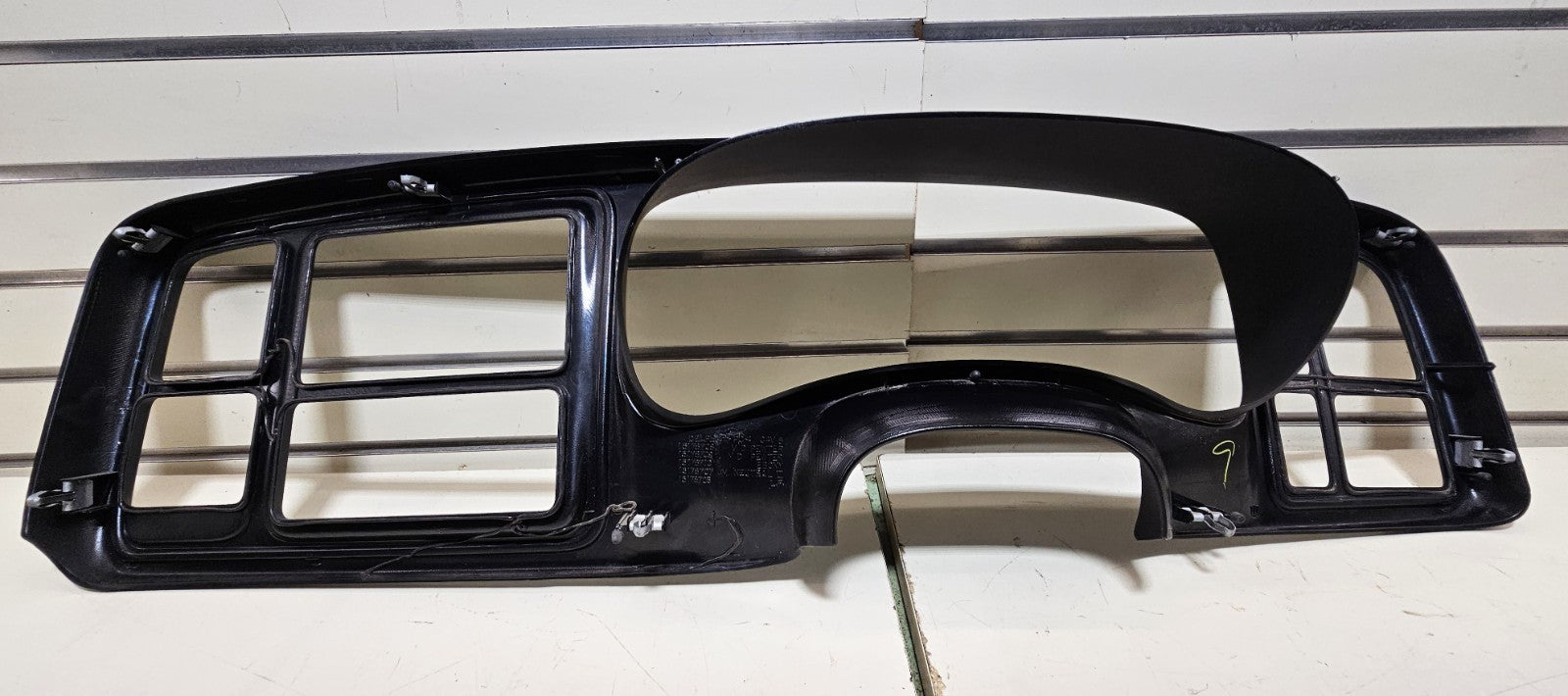 03-06 CHEVY GMC INSTRUMENT Cluster Speedo Dash Trim PANEL Radio Bezel DK GRAY C5