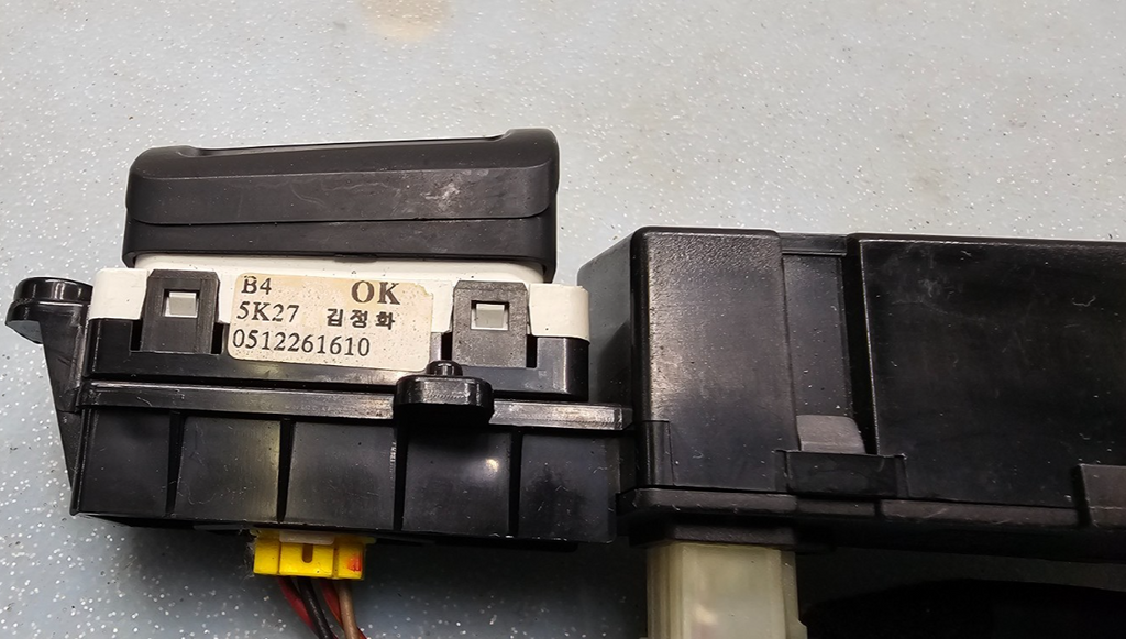 🔥05-10 Kia Sportage Hazard Switch Control Dash Clock Display Time Black