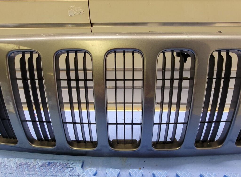 🔥02-04 Jeep Liberty KJ Top Upper Grille Assembly Chrome Genuine Gray OEM
