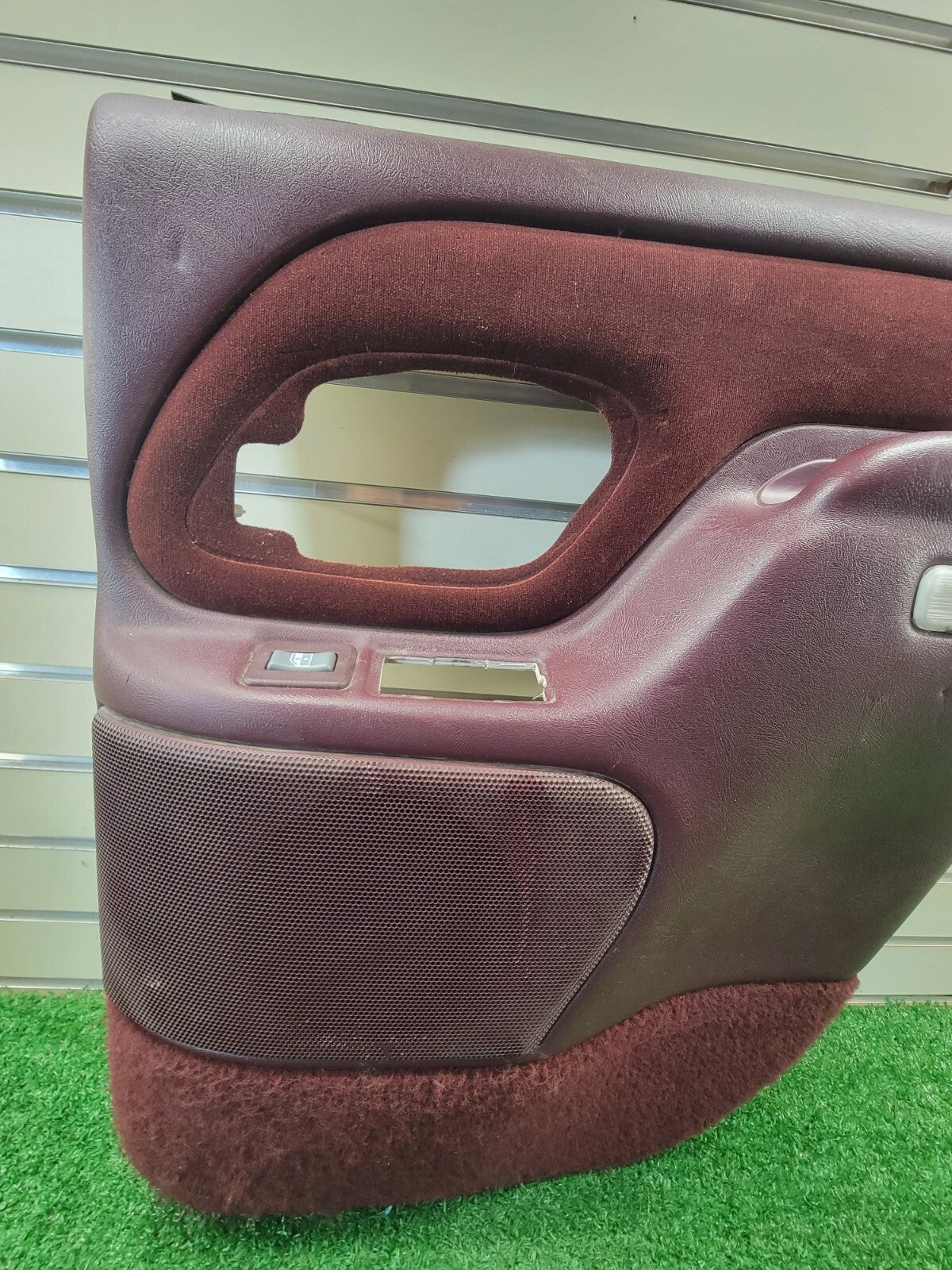 🔥1995-1999 Chevrolet GMC Silverado escalade DOOR PANEL Rear right Auto RED D2
