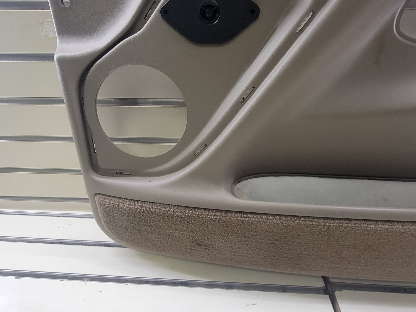 🔥 2003-2006 Chevy Silverado SIERRA Door Panel Front right passenger TAN D5
