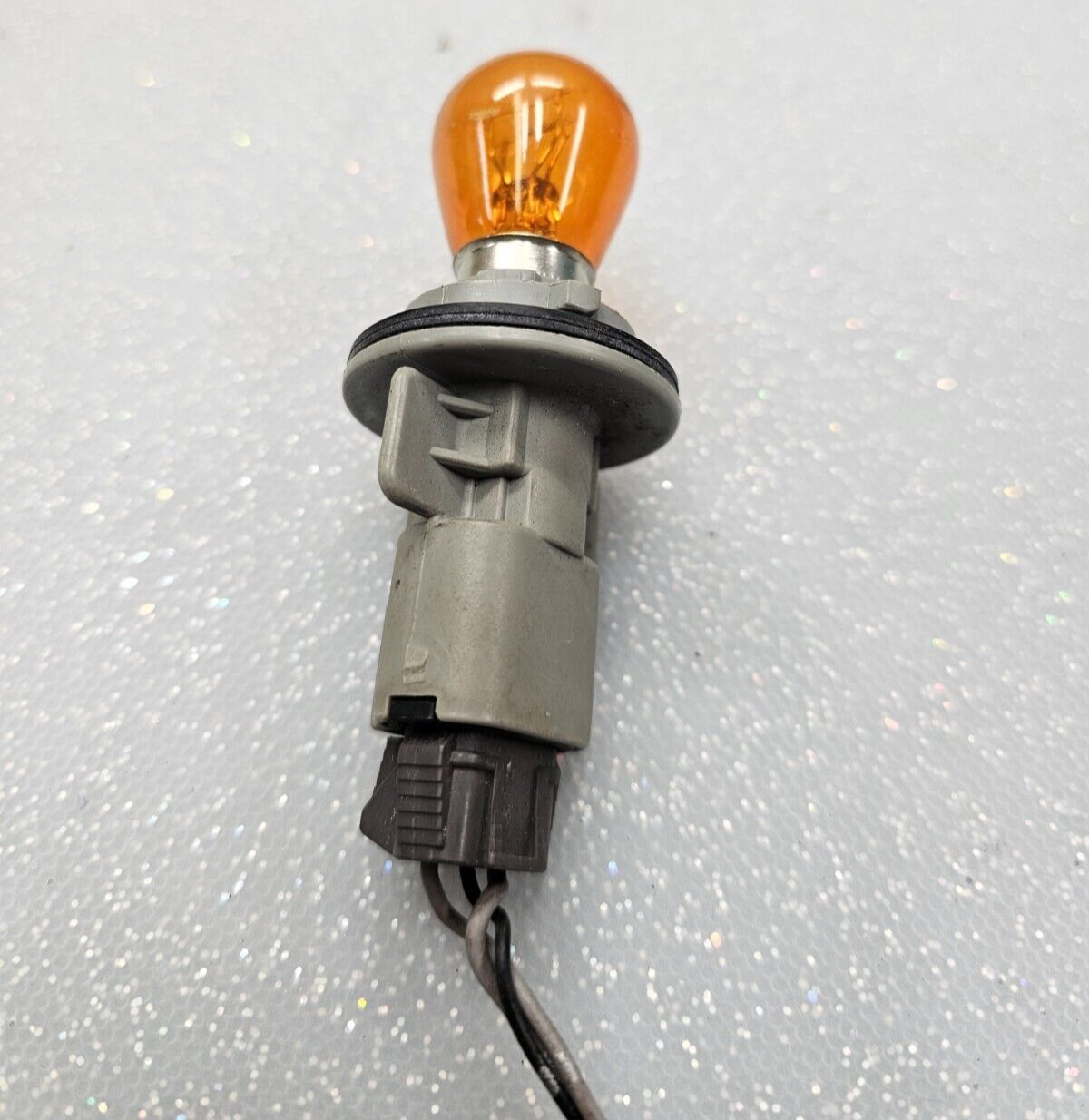 08-13 Nissan Rogue 99-04 Infiniti Turn Signal Light Bulb Socket Corner Flasher