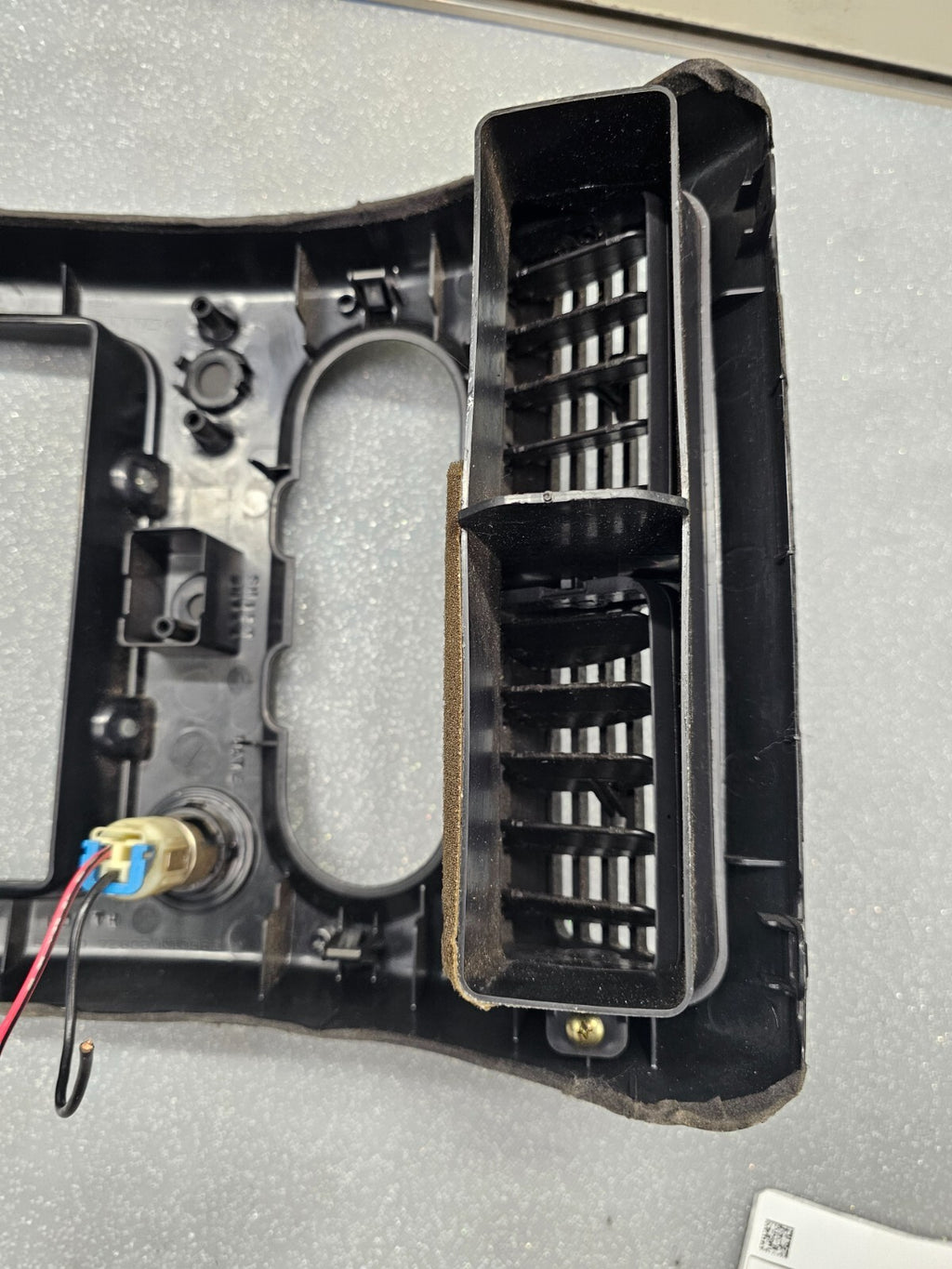 02-04 Nissan XTERRA Center Radio Trim Dash Bezel Heater Panel w/ Vents BLACK B21