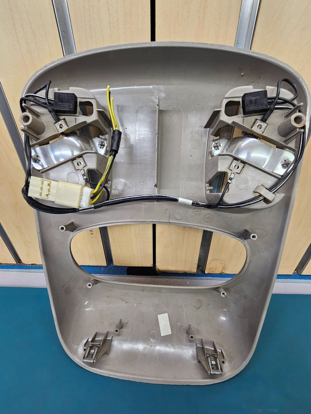 02-05 Dodge RAM Overhead Console DOME Light Roof Storage Compartment LT Gray 05