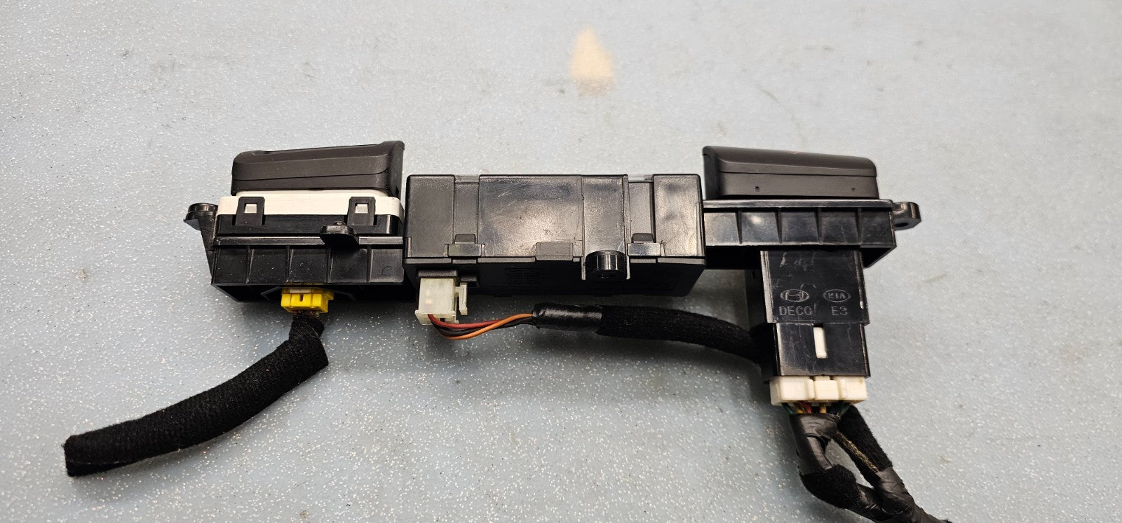 🔥05-09  Kia Sportage Dash Digital Clock HAZARD SWITCH BUTTON Unit