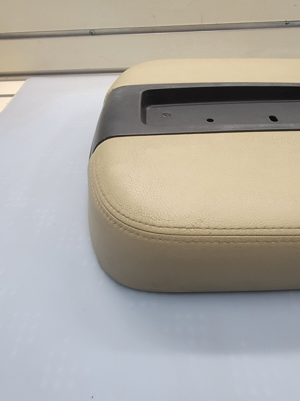 🔥07-13 Chevy Tahoe Suburban Leather Console Lid Armrest Cover LIGHT TAN JS5