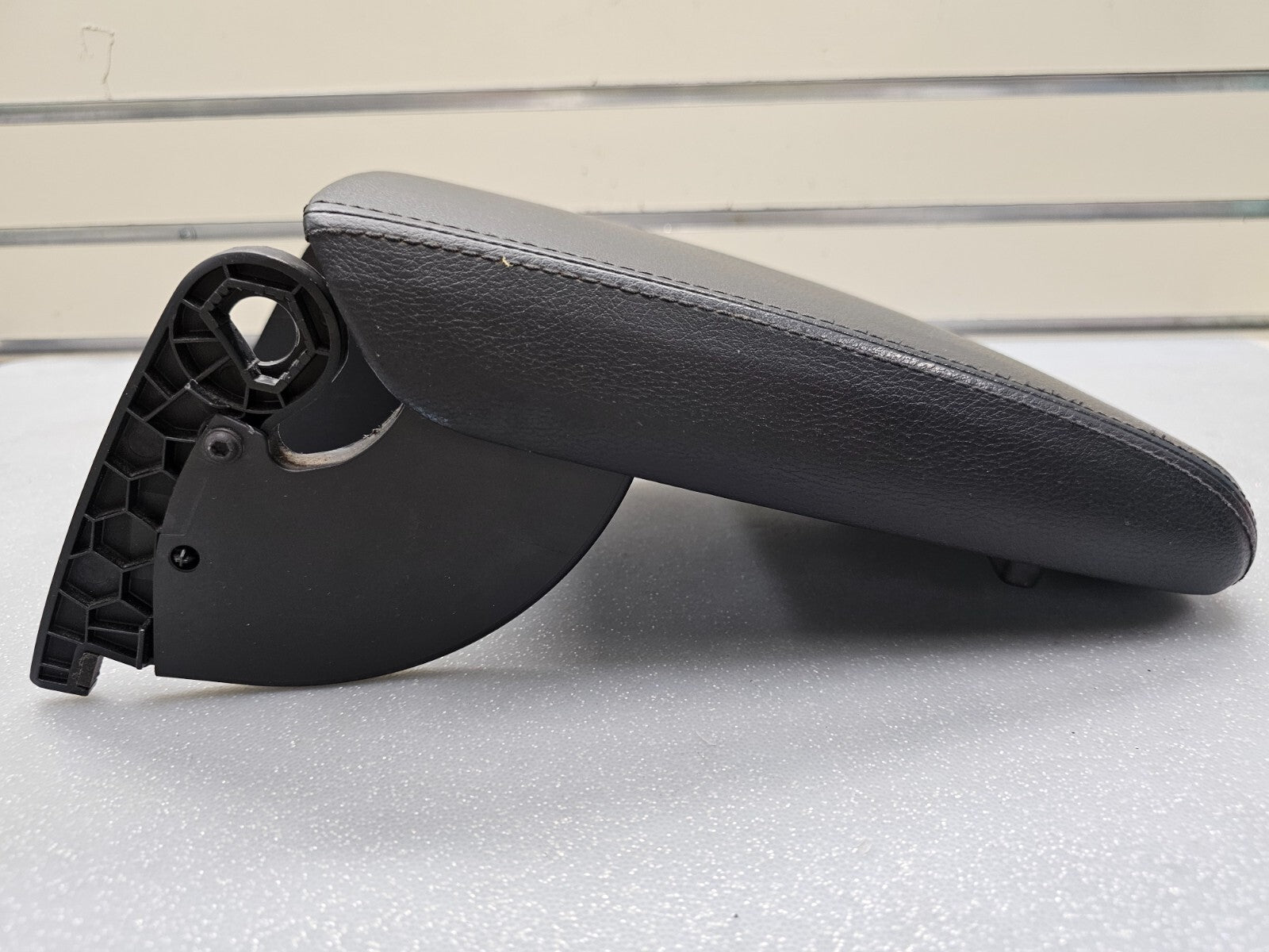 12-19 Volkswagen VW Passat Front Center Console Cover Lid Armrest Top Pad Black