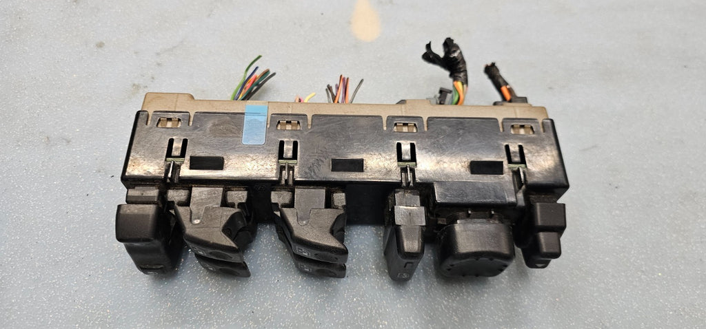 03-06 Silverado Sierra Power Left Driver Master Window Switch Assembly Black WS4