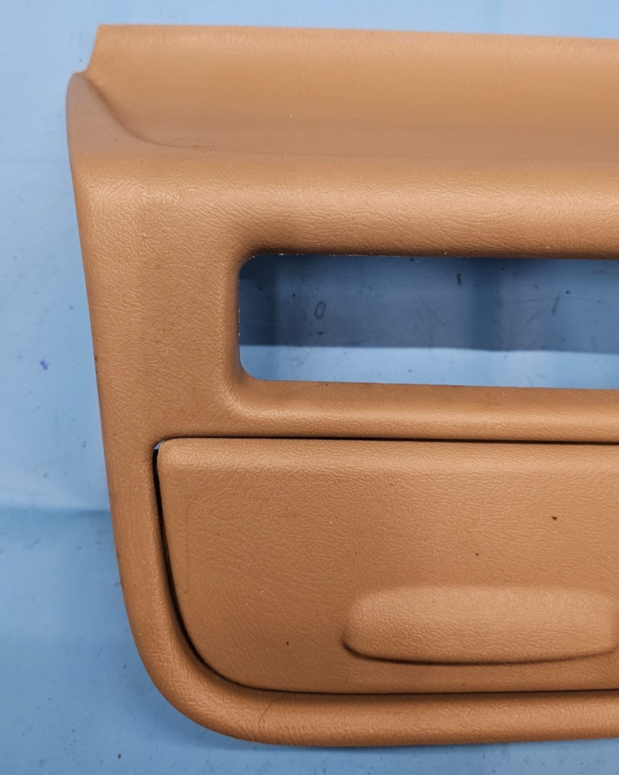 99-02 SILVERADO TAHOE SIERRA CENTER CONSOLE FRONT LOWER CUBBY BEZEL STORAGE TAN