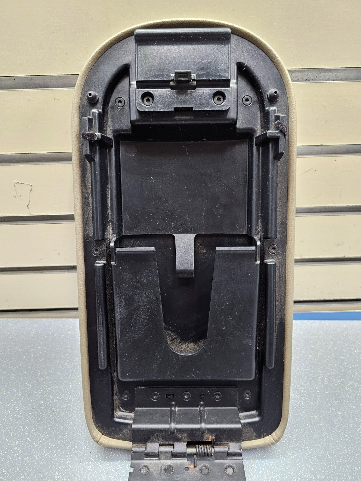 🔥05-07 FORD FREESTYLE 500 MONTEGO CENTER CONSOLE COVER LID ARMREST LEATHER TAN