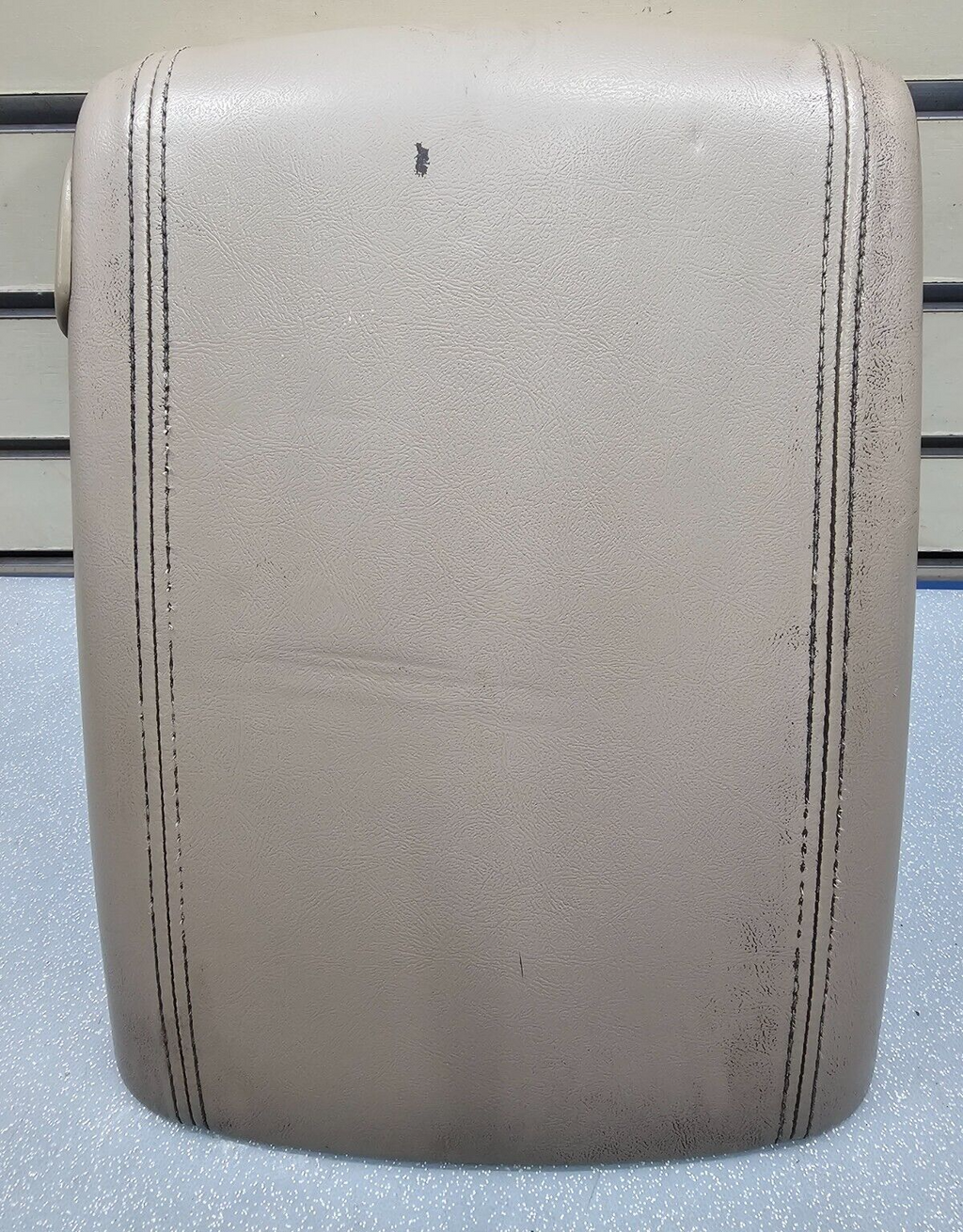 03-06 SILVERADO SIERRA Center Console Armrest Lid Storage Cover Assembly TAN L8