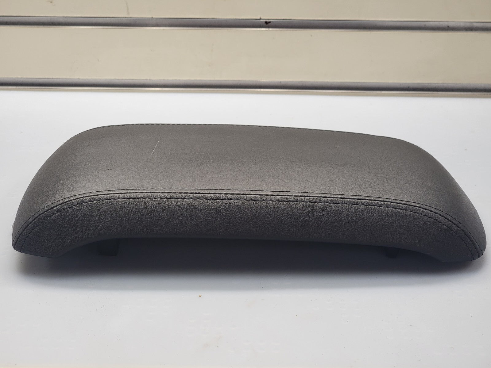 2007-2010 Ford Edge Center Console Lid Leather Arm rest Assembly OEM Black