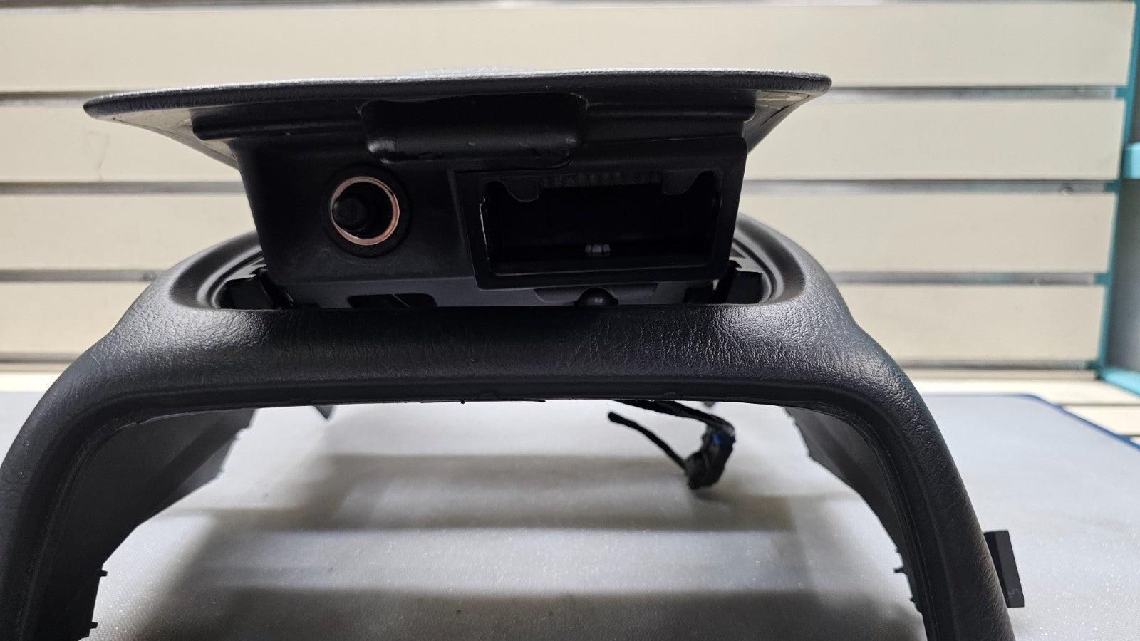 🔥00-05 CADILLAC DEVILLE FRONT ASH TRAY CENTER STORAGE CONSOLE OEM