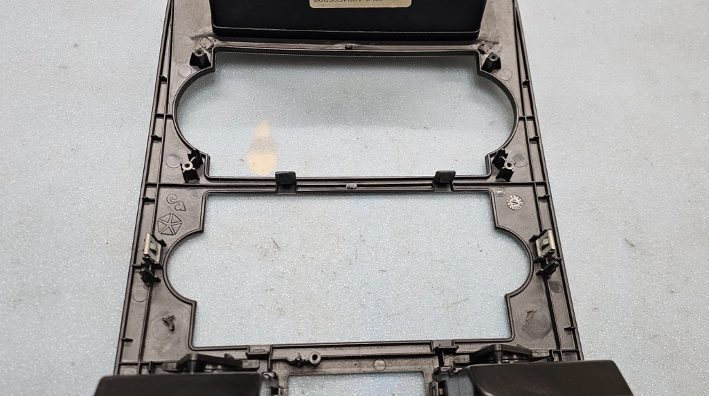 🔥05-07 CHRYSLER 300 CENTER DASH RADIO BEZEL CENTER TRIM PANEL SILVER OEM B16