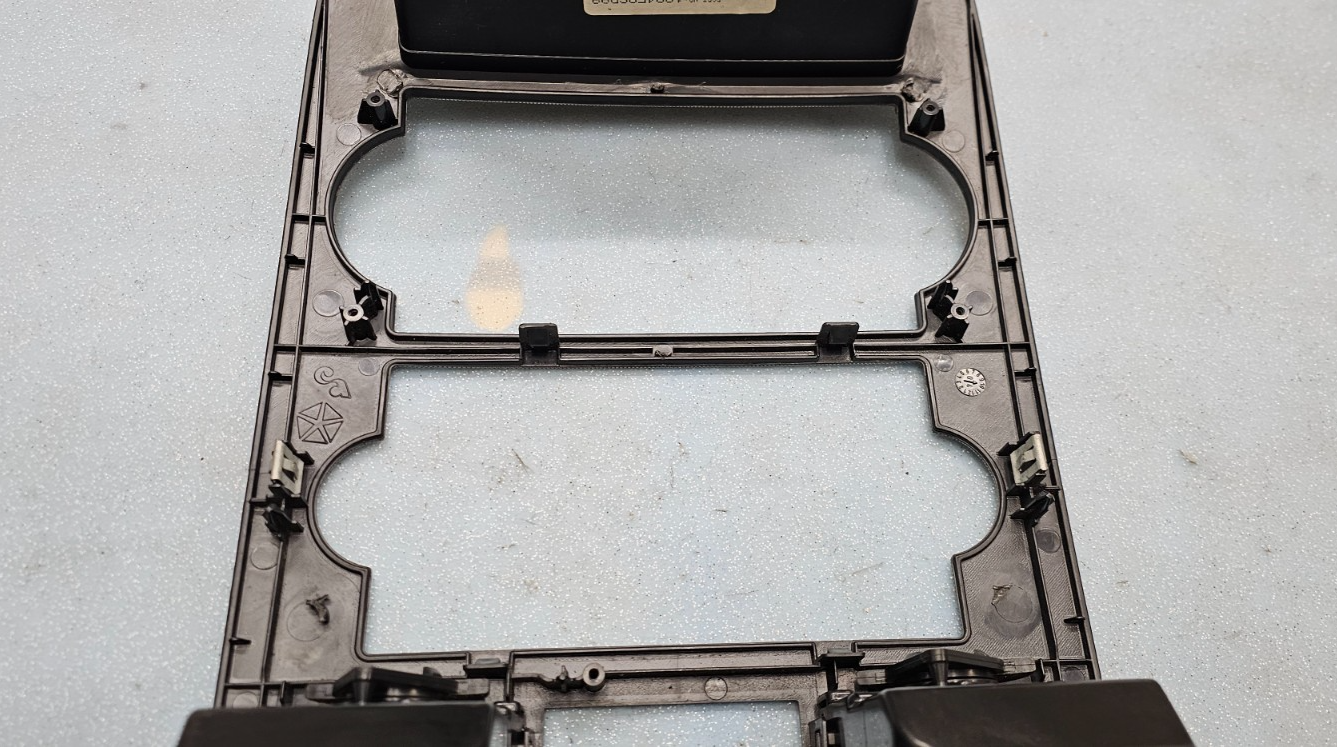 🔥05-07 CHRYSLER 300 CENTER DASH RADIO BEZEL CENTER TRIM PANEL SILVER OEM B16