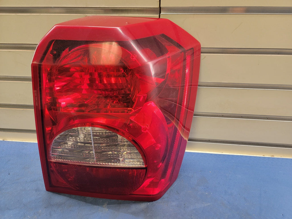 🔥2007-2012 DODGE CALIBER Right passenger Side Tail Light Lamp Assembly Chrome