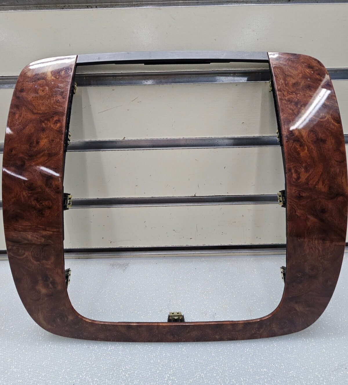 07-13 CHEVY SUBURBAN TAHOE YUKON CENTER DASH RADIO BEZEL TRIM WOODGRAIN ASSEMBLY