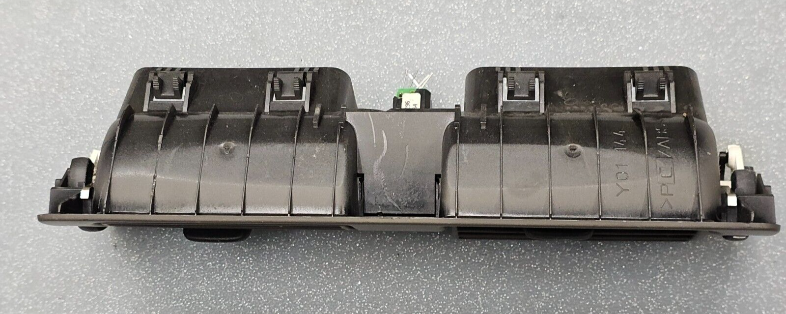 04-07 Volvo S40 Front Middle Dash Center Air Vent Heater Conditioning Bezel Tan