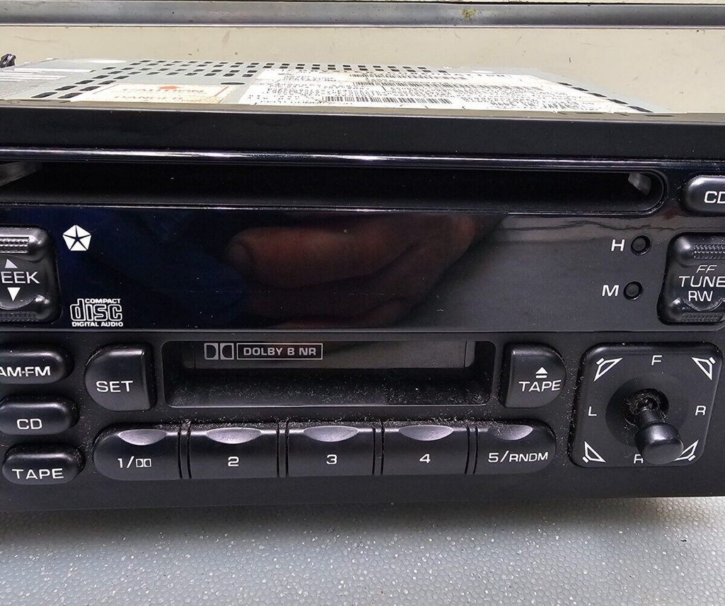 94-02 Dodge Chrysler Jeep Caravan Ram Dakota OE AM FMRadio CDCassette 4704383/DC