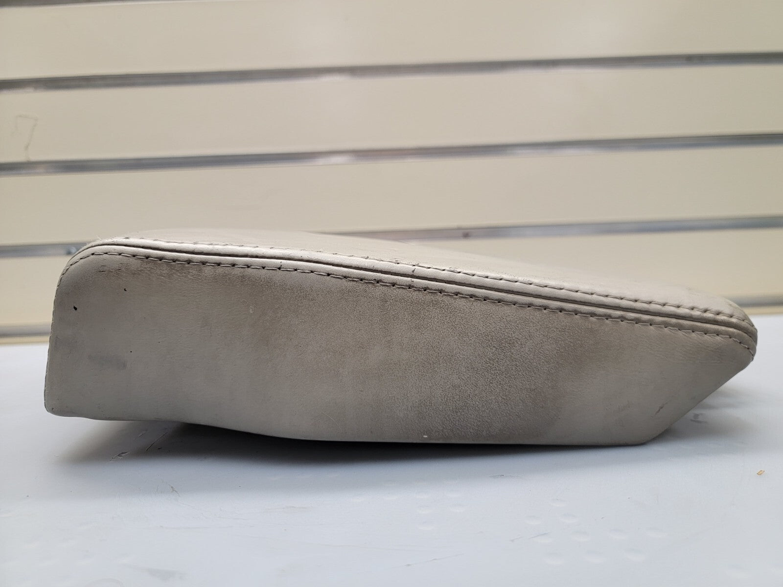 🔥2006-2010 Jeep Commander Center Console Armrest Lid Assembly OEM Gray