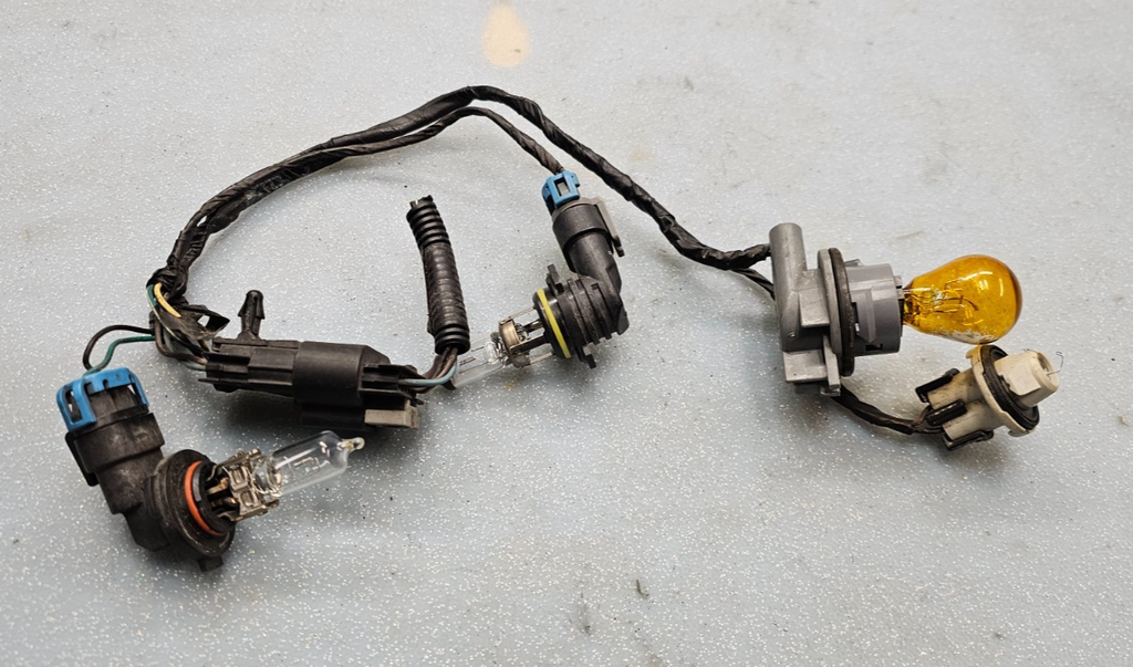 🔥2004-2007 BUICK RENDEZVOUS HEADLIGHT LAMP LENS BULB SOCKET HARNESS ASSEMBLY