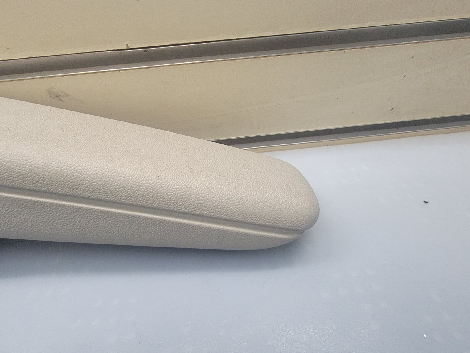 08-11 CARAVAN TOWN & COUNTRY RIGHT PASSENGER SIDE FRONT SEAT ARMREST Light Tan