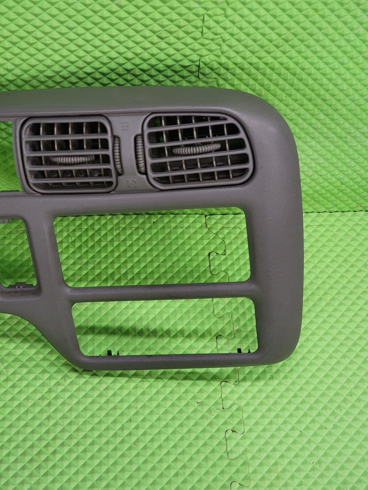 🔥98-04 BLAZER S10 JIMMY SONOMA Cluster Dash Radio Bezel light gray  C8