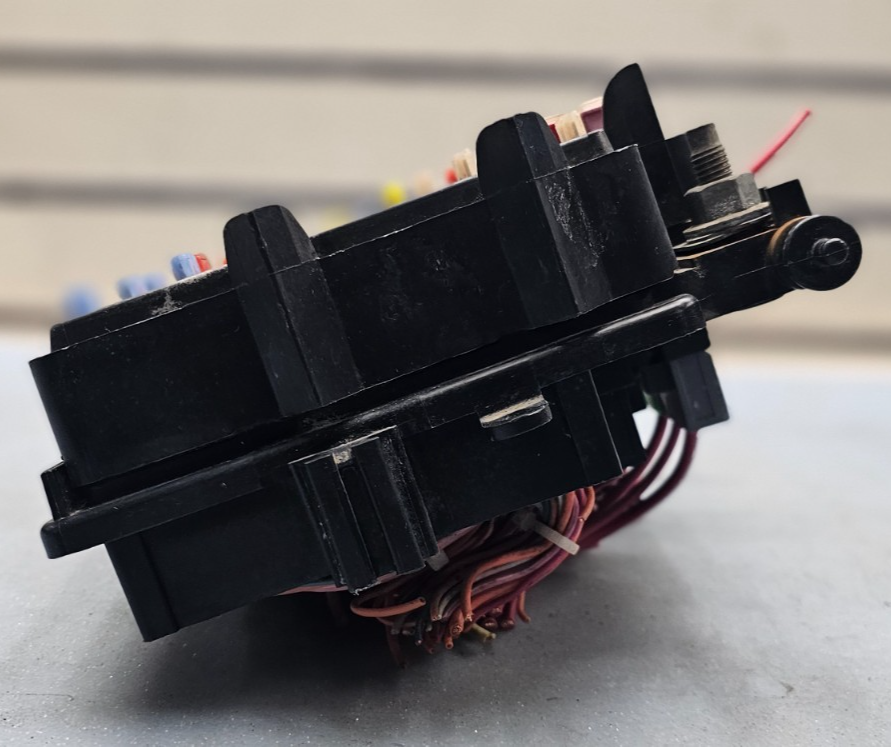 🔥03-05 Silverado Sierra Suburban PICKUP Engine Fuse Engine Wiring Harness Box