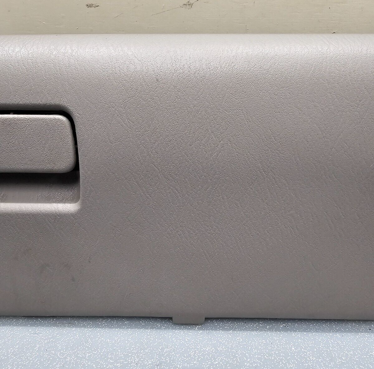 99-04 Grand Cherokee WJ Dash Glove Box Assembly storage Compartment Assembly Tan