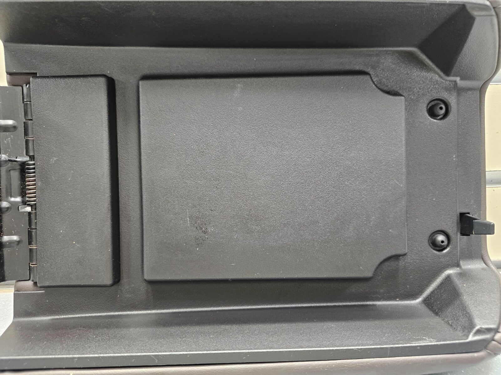 07-17 TRAVERSE ACADIA Enclave Leather Armrest Center Console Lid Assembly BLACK