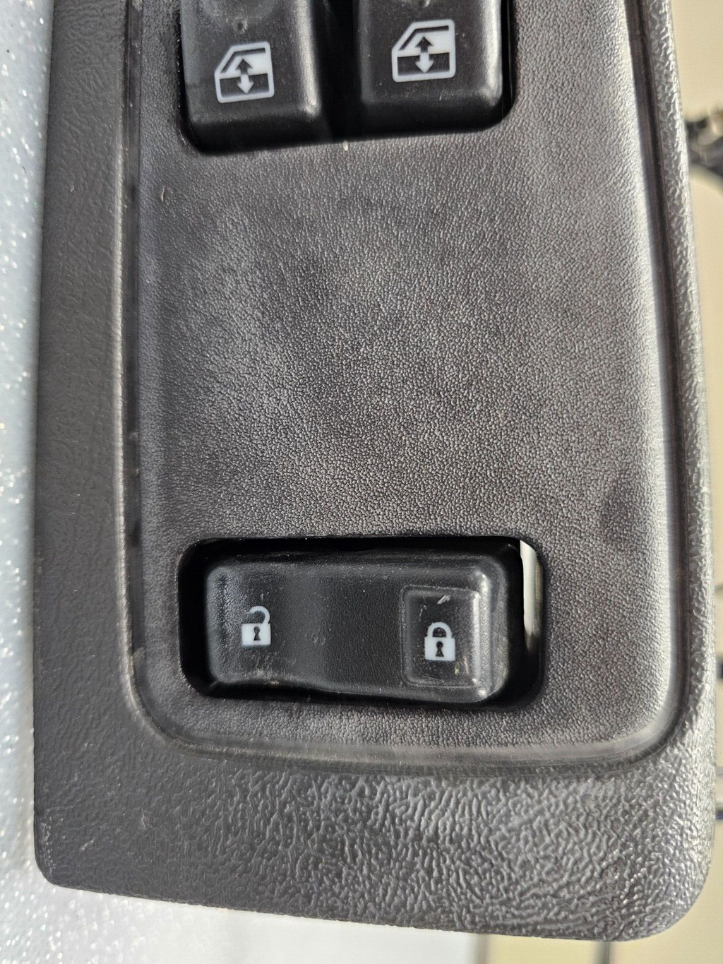 03-06 Silverado Sierra Power Left Driver Master Window Switch Assembly Black WS4