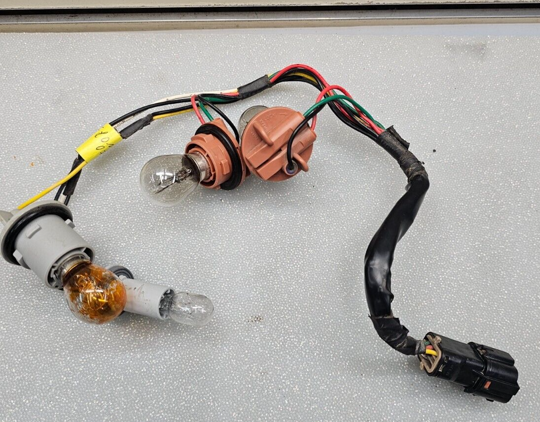 🔥2006-2012 KIA SEDONA TAIL LIGHT BREAK LIGHT ASSEMBLY BULB SOCKET HARNESS