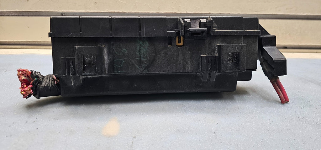 🔥2007 Jeep Liberty Under Hood Engine Relay Fuse Box Power Module Junction Block