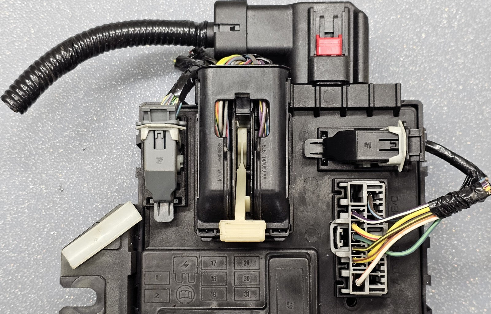 🔥09-12 Ford Escape Mercury Mariner Interior Cabin Fuse Box Relay Block Junction