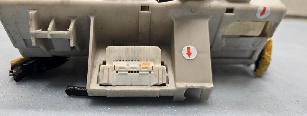 🔥03-09  Toyota 4Runner Interior Cabin Fuse Box Relay Junction Block Panel OEM